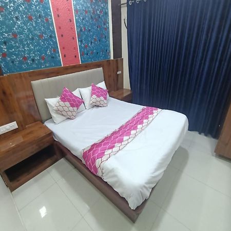 Hotel Om Sai 纳威孟买 外观 照片