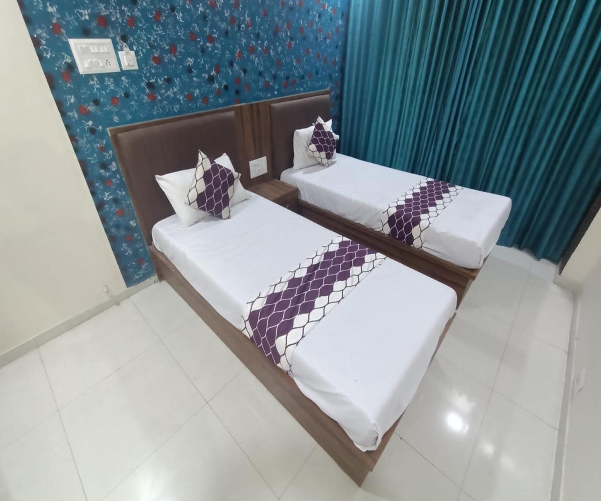 Hotel Om Sai 纳威孟买 外观 照片