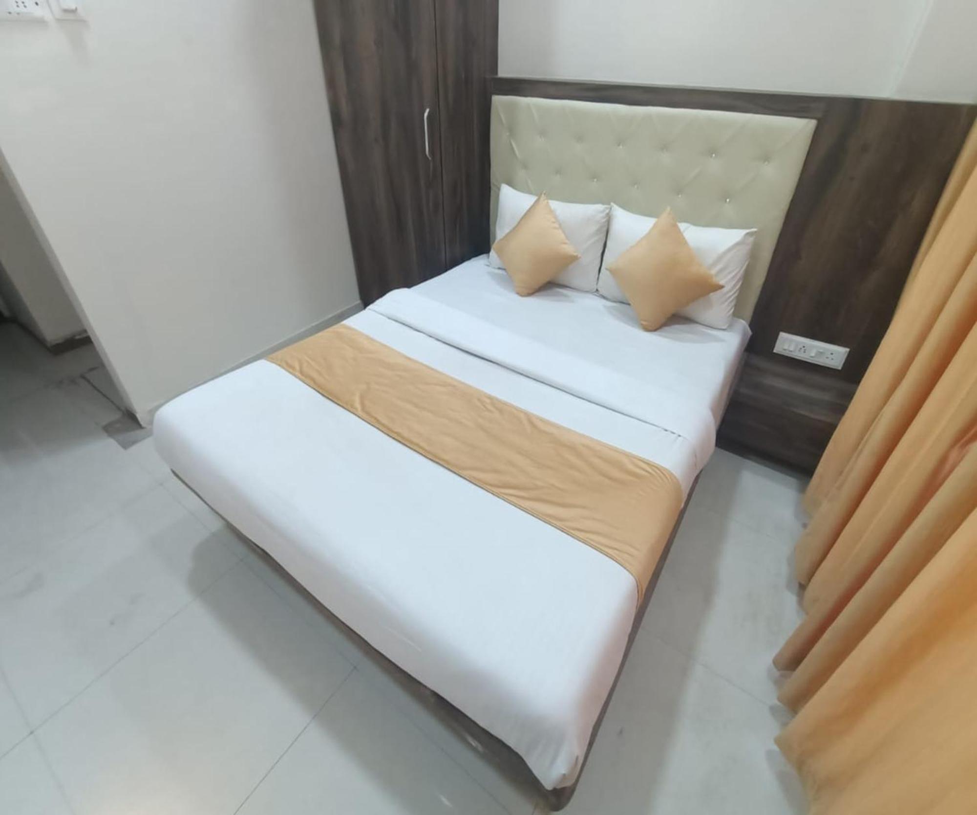 Hotel Om Sai 纳威孟买 外观 照片