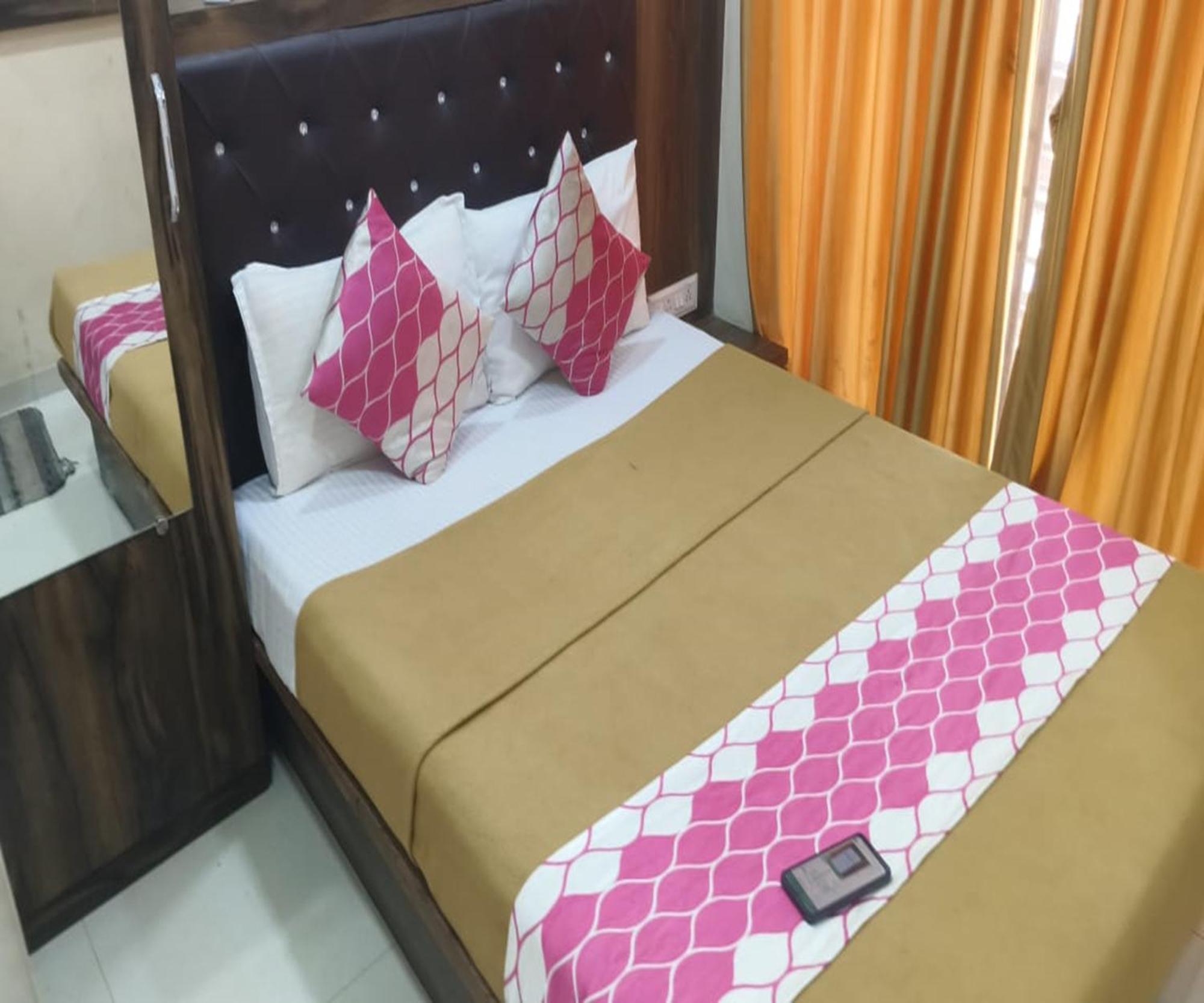 Hotel Om Sai 纳威孟买 外观 照片