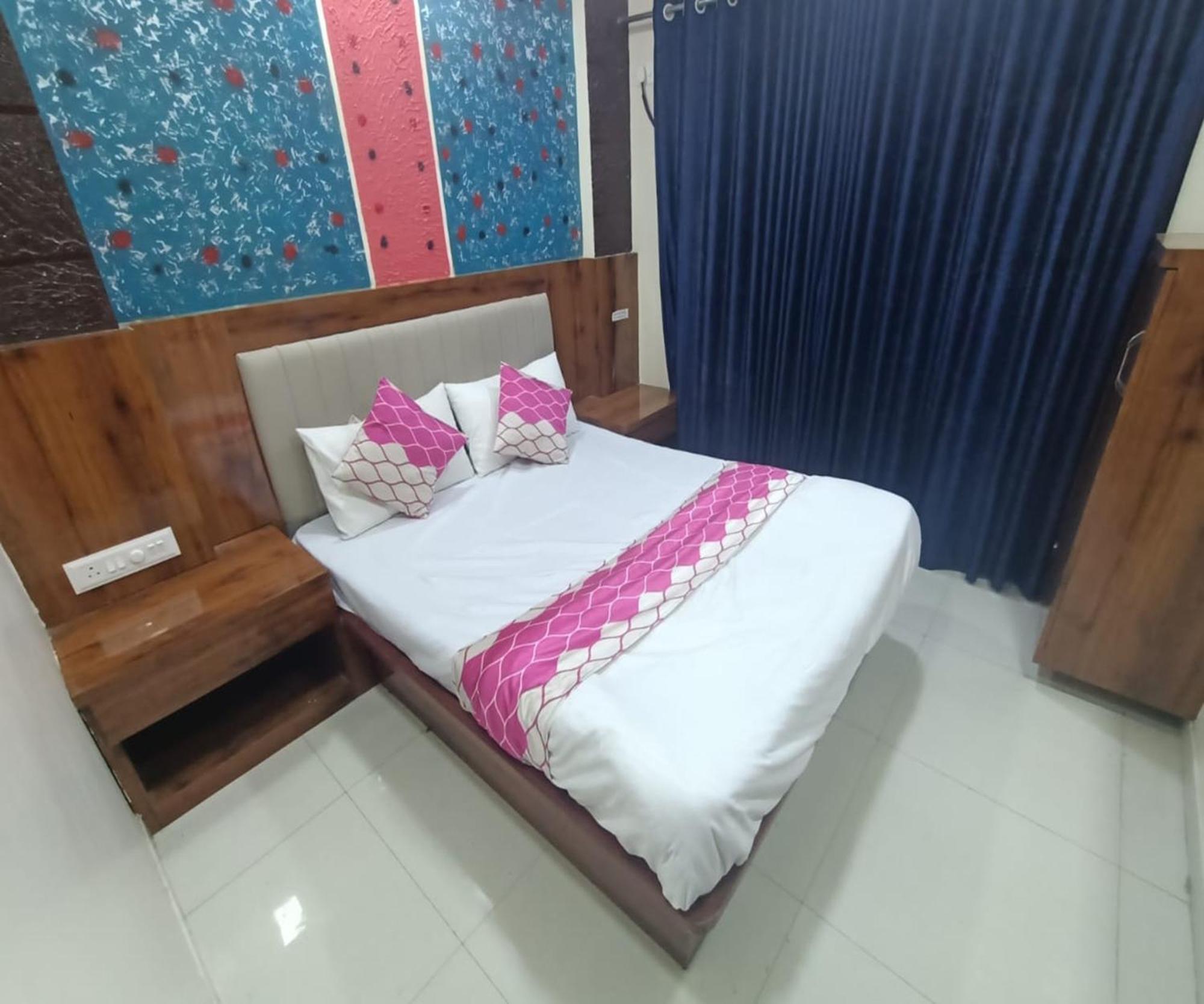 Hotel Om Sai 纳威孟买 外观 照片