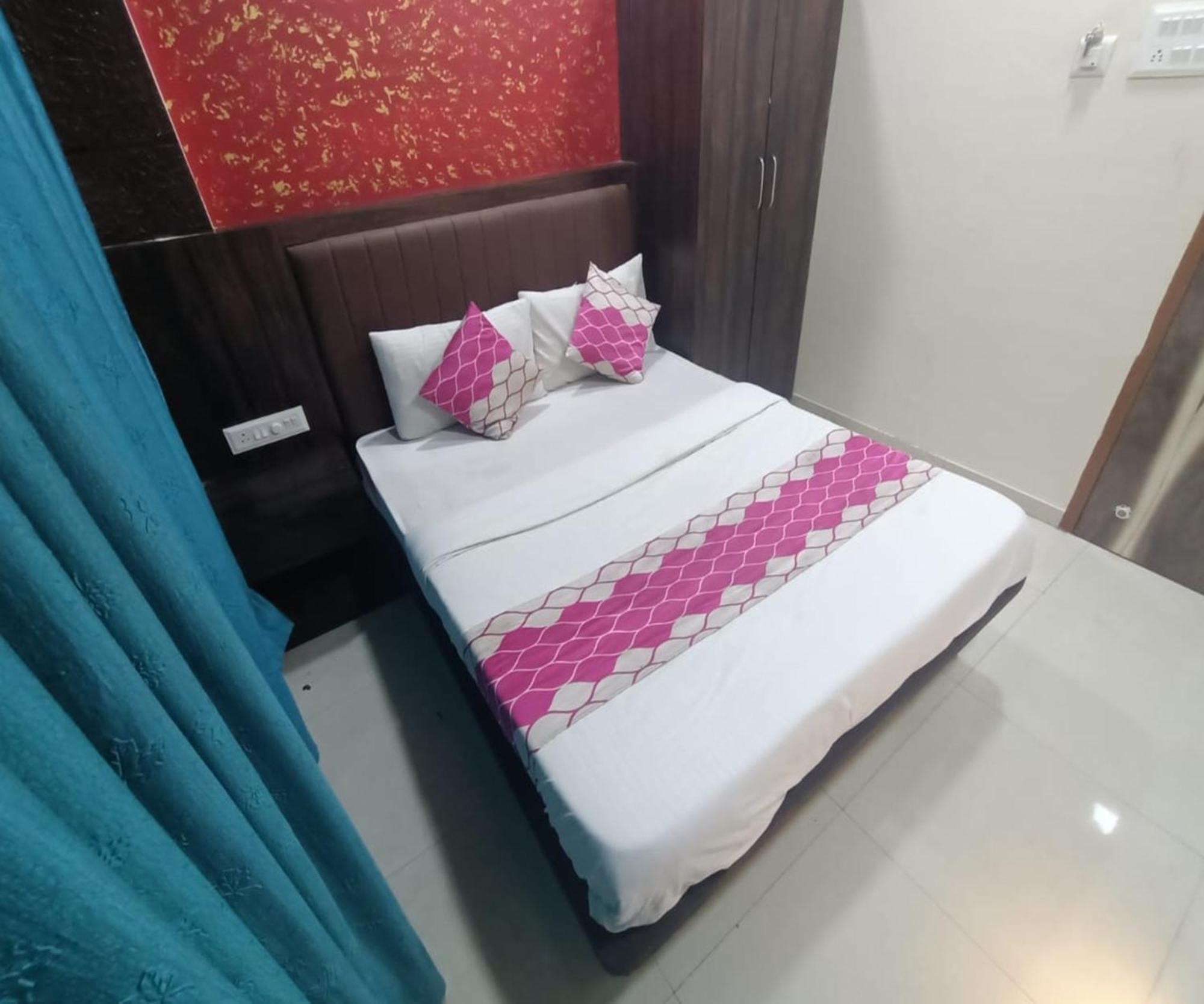 Hotel Om Sai 纳威孟买 外观 照片