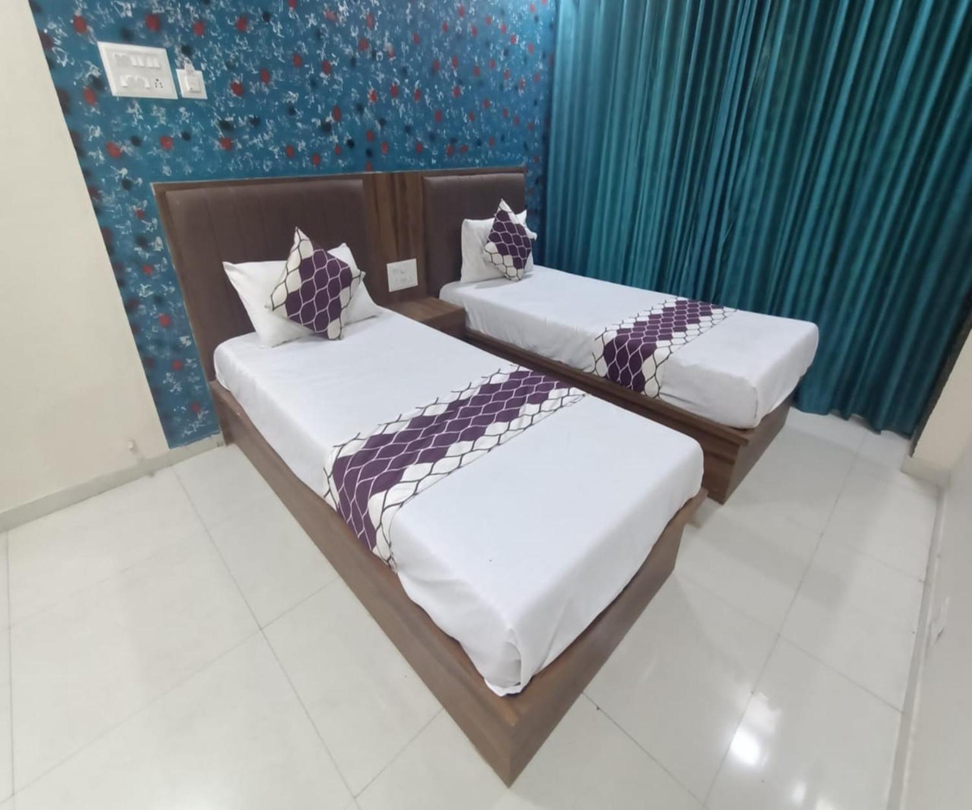 Hotel Om Sai 纳威孟买 外观 照片