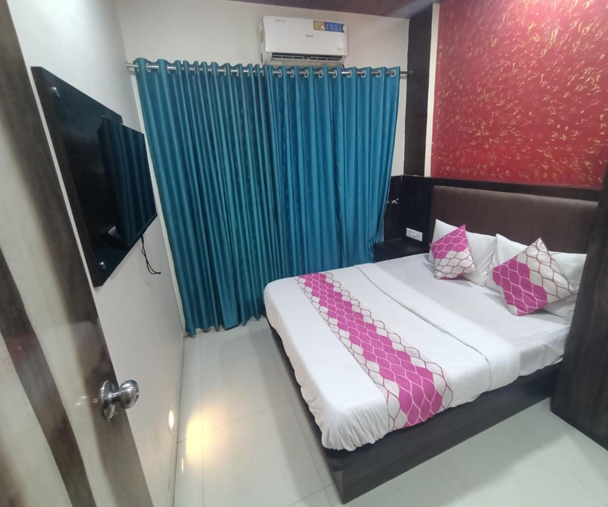 Hotel Om Sai 纳威孟买 外观 照片